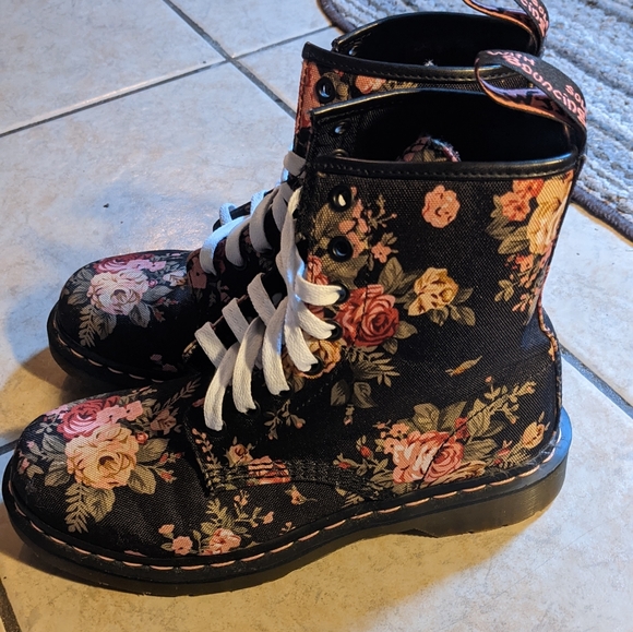 Dr. Martens Shoes - women's size 8 Dr marten floral boots